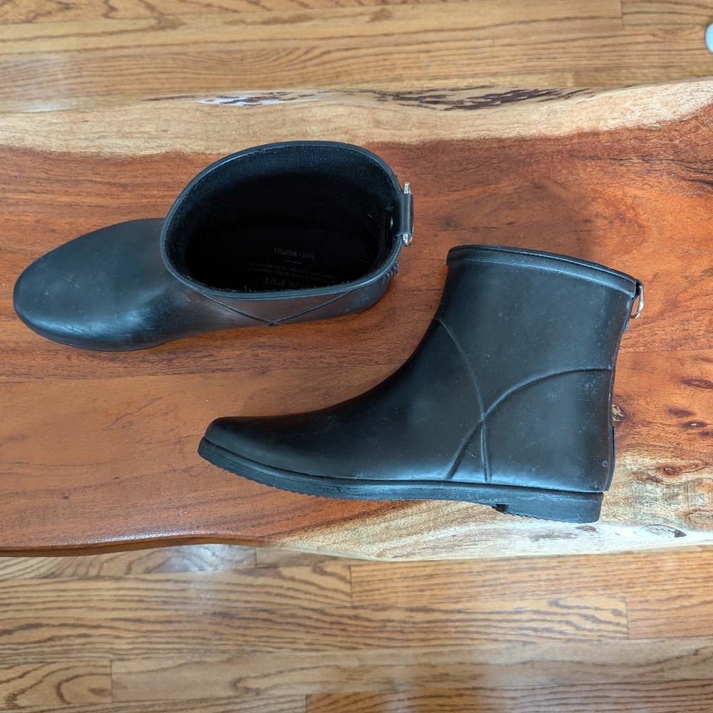 Alice + Whittles Black Ankle Rain Boots